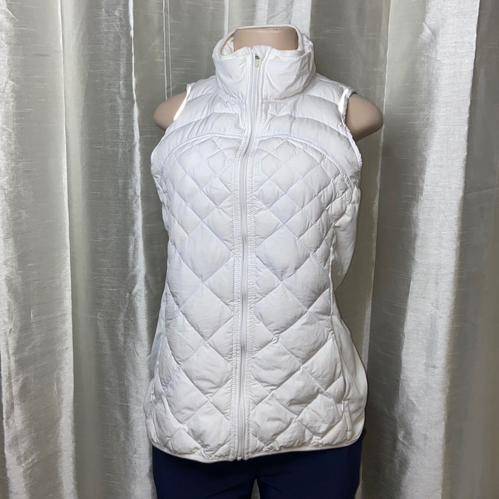 1021 Lululemon women’s puffer vest size 12